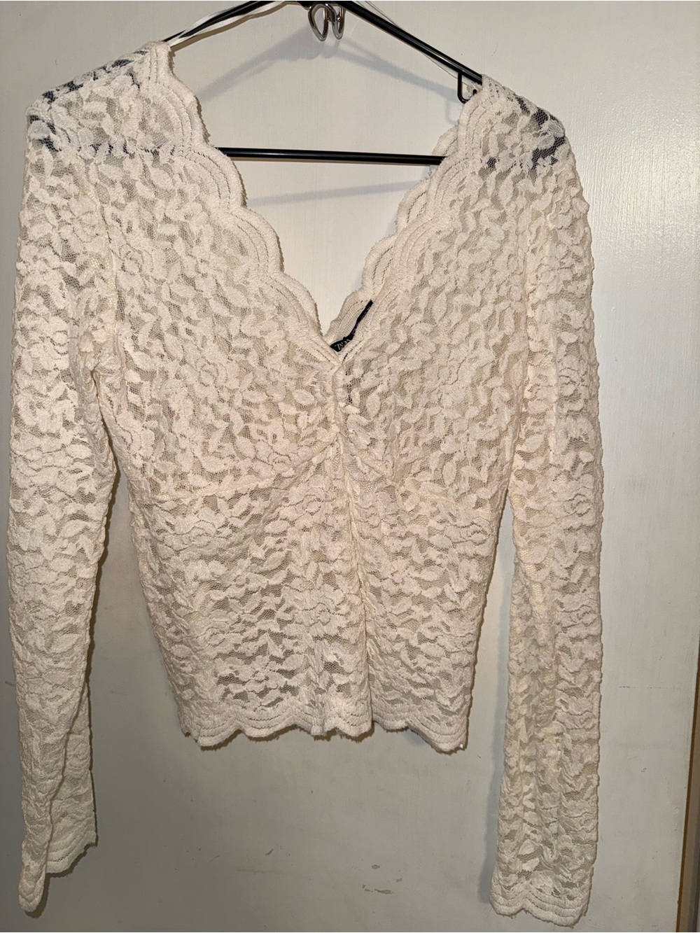 Women’s Ivory Lace Long-Sleeve V-Neck Top